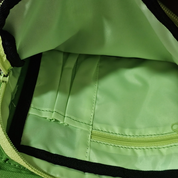 Kavu Sling Crossbody Bag Multi Pocket Storage Neon Green Bright Lightweight - Picture 3 of 5